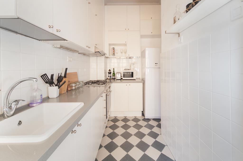Charming 2Bd Apt W/ Balcony By Sea N' Rent テル・アビブ 部屋 写真