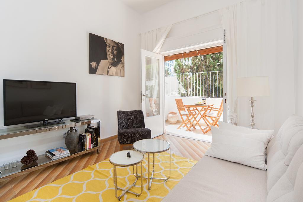 Charming 2Bd Apt W/ Balcony By Sea N' Rent テル・アビブ 部屋 写真